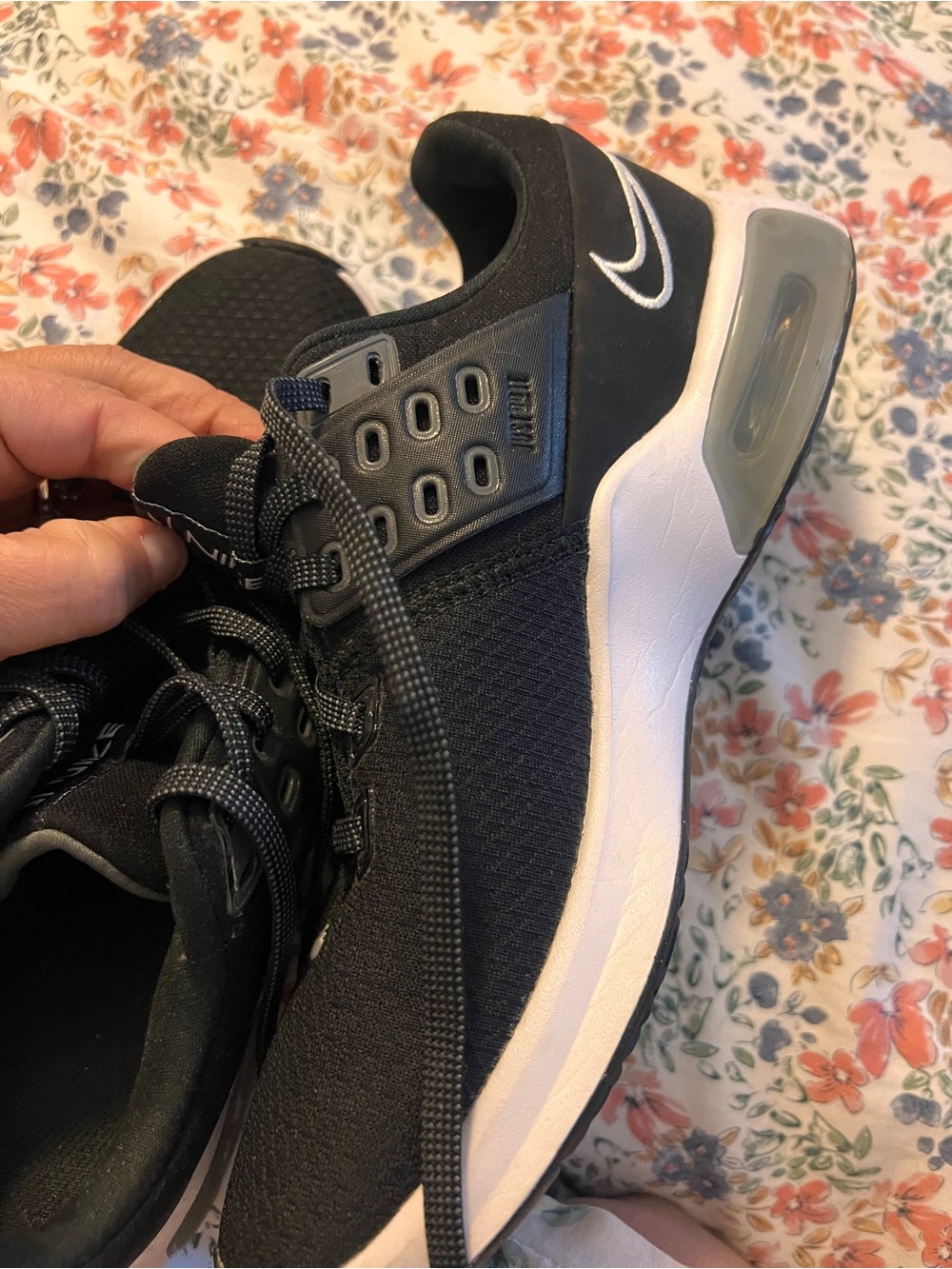 Nike Air Max Bella TR 4 Black and white training/ Running Shoes - Picture 8 of 13